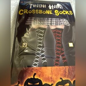 Gothic Emo Punk crossbone skeleton girl knee high woman stockings black & white